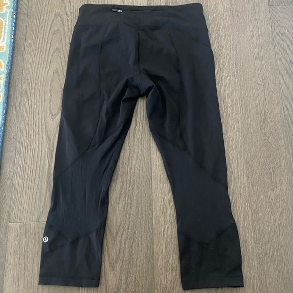 lululemon capri leggings, has side pockets and back zipper - Picture 2 of 2